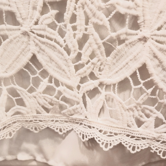 Emaline Woman Lace Sleeveless Top Size 1X - Picture 4 of 9